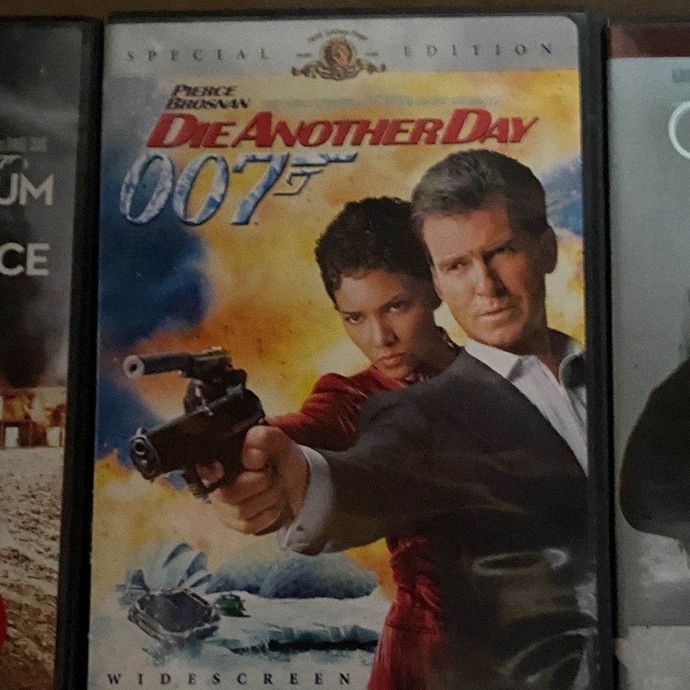 James Bond DVD Collection - Picture 3 of 9